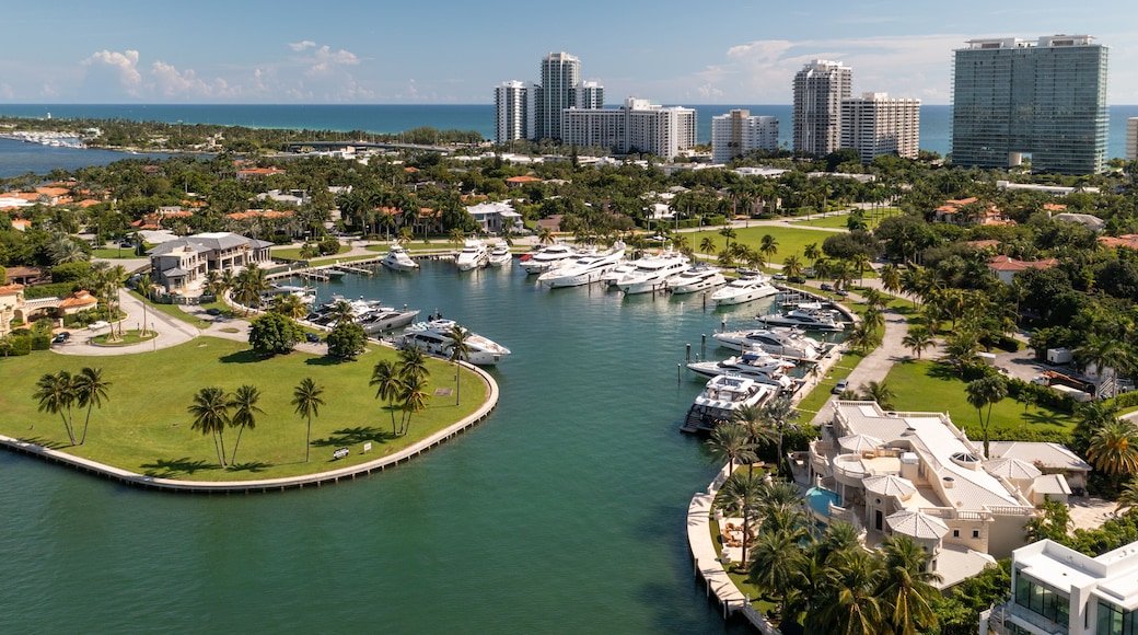 Aerial Bal Harbour Yacht Club Miami