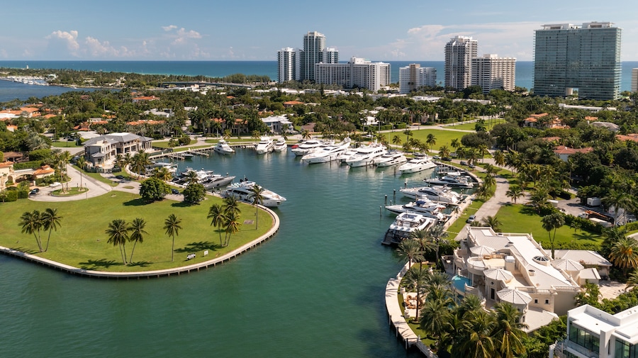Aerial Bal Harbour Yacht Club Miami