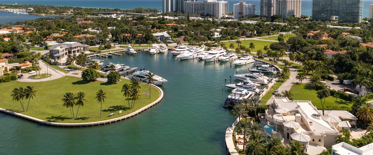 Aerial Bal Harbour Yacht Club Miami