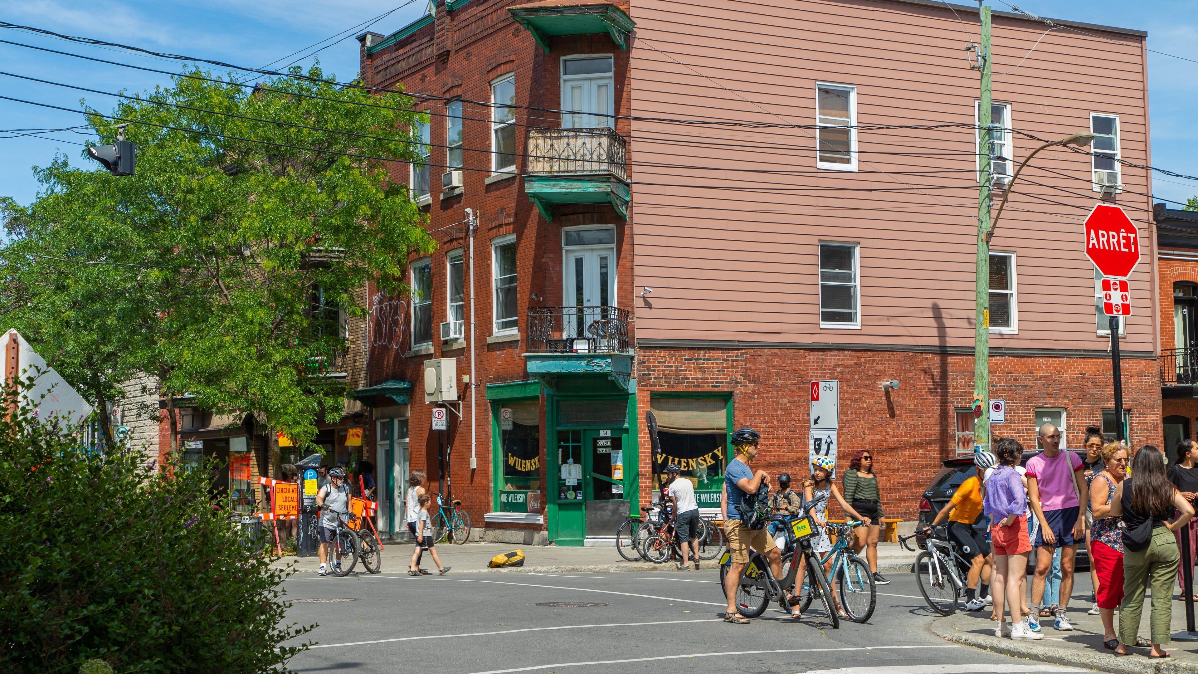 Plateau Mont Royal featuring street scenes