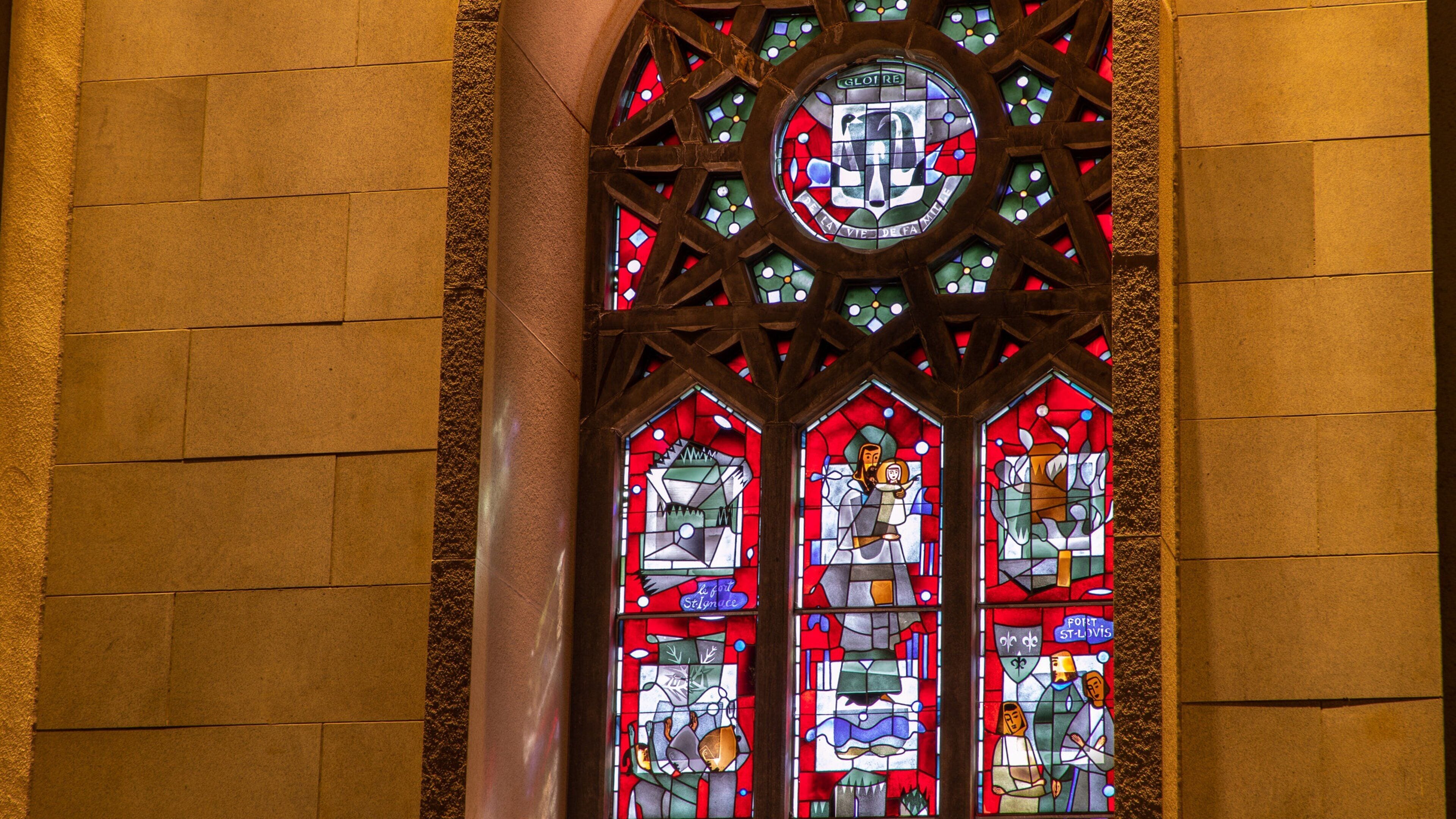 Plateau Mont Royal which includes a church or cathedral