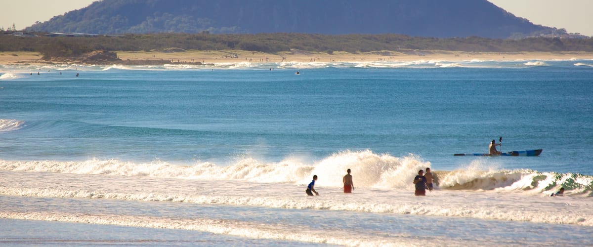 Alex Beach showing mountains and general coastal views
