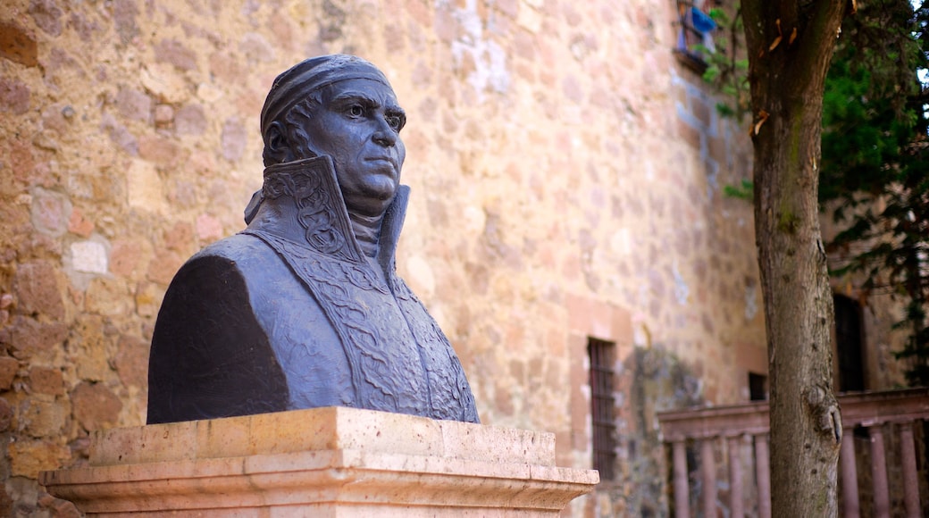 Geboortehuis van José María Morelos bevat een standbeeld of beeldhouwwerk en een monument