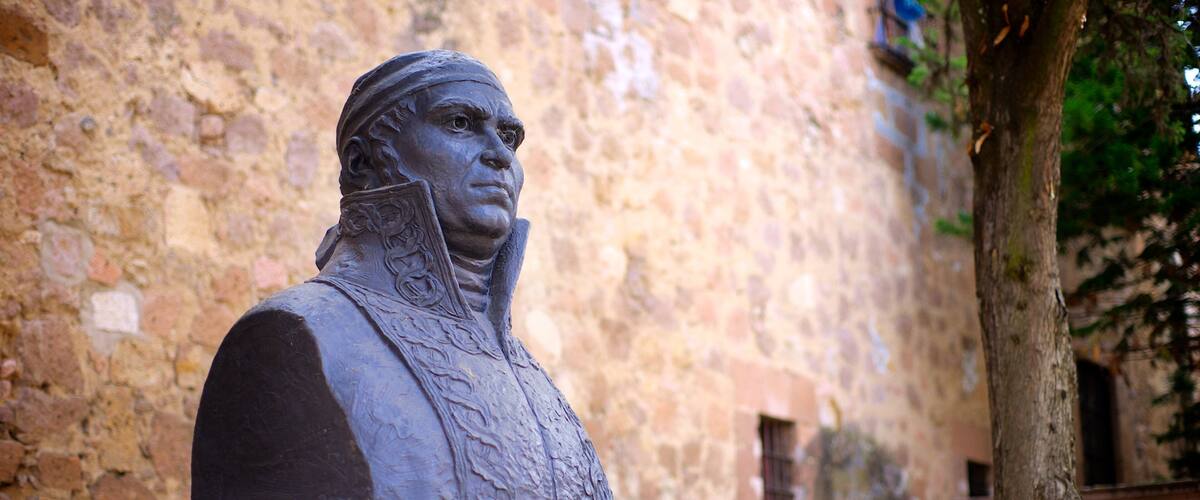 Casa Natal de Morelos which includes a memorial and a statue or sculpture