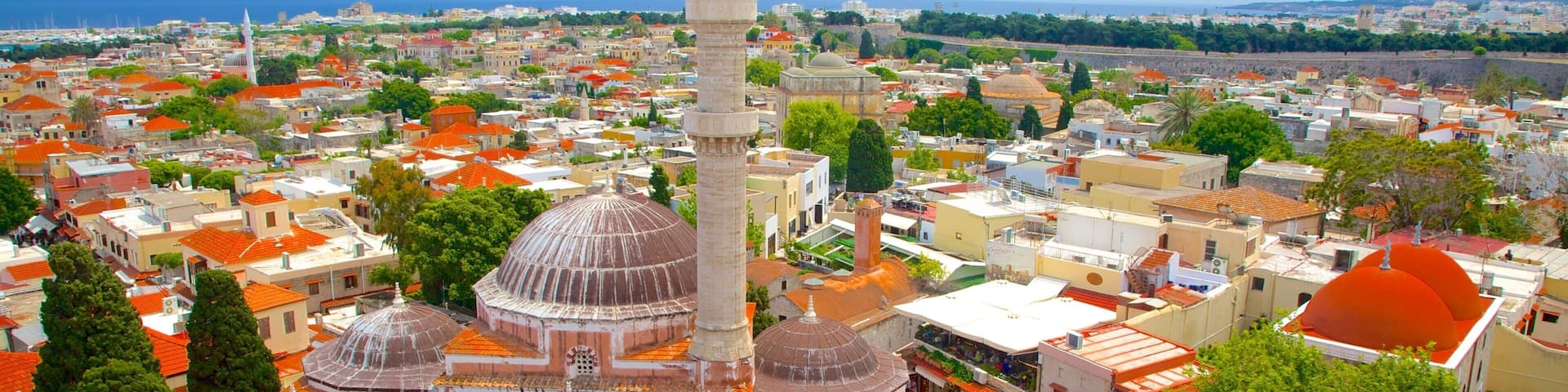 Uhrturm das einen historische Architektur und Stadt