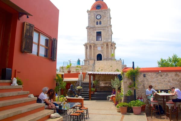 Uhrturm das einen historische Architektur