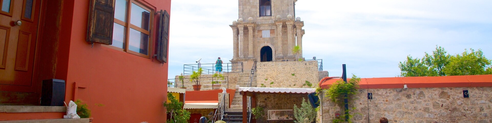 Clocher montrant patrimoine architectural