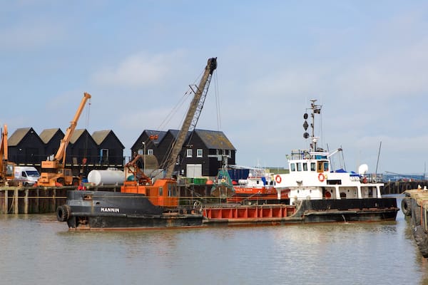 Whitstable Harbour das einen Marina und industrielle Elemente