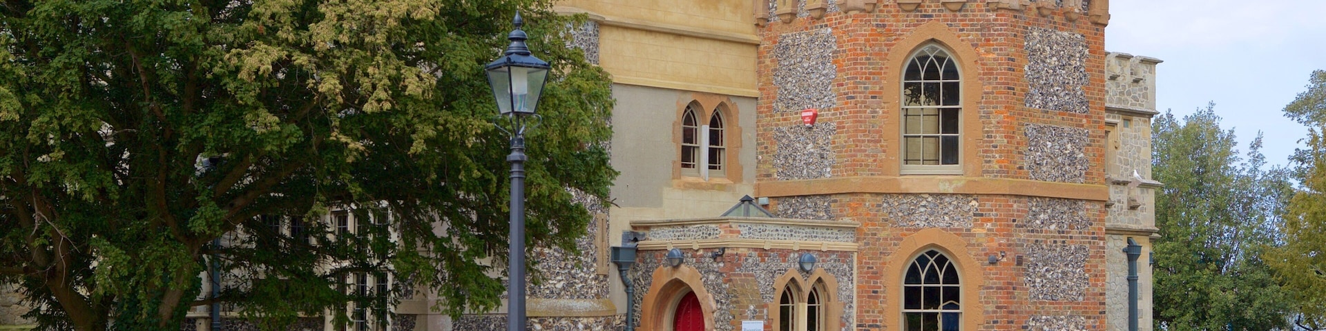 Whitstable Castle and Gardens showing chateau or palace, heritage architecture and heritage elements