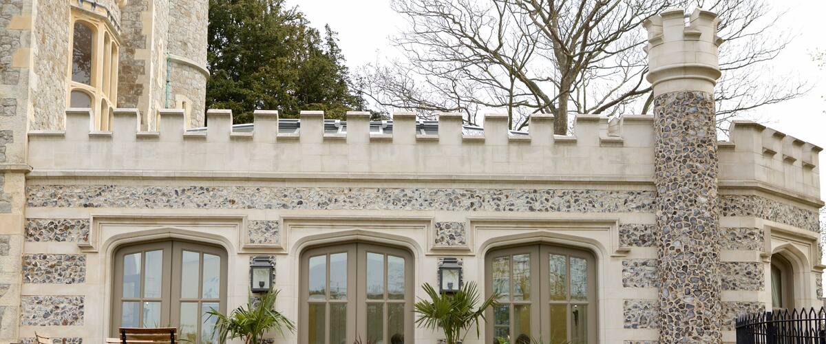 Whitstable Castle and Gardens showing chateau or palace, heritage elements and a park