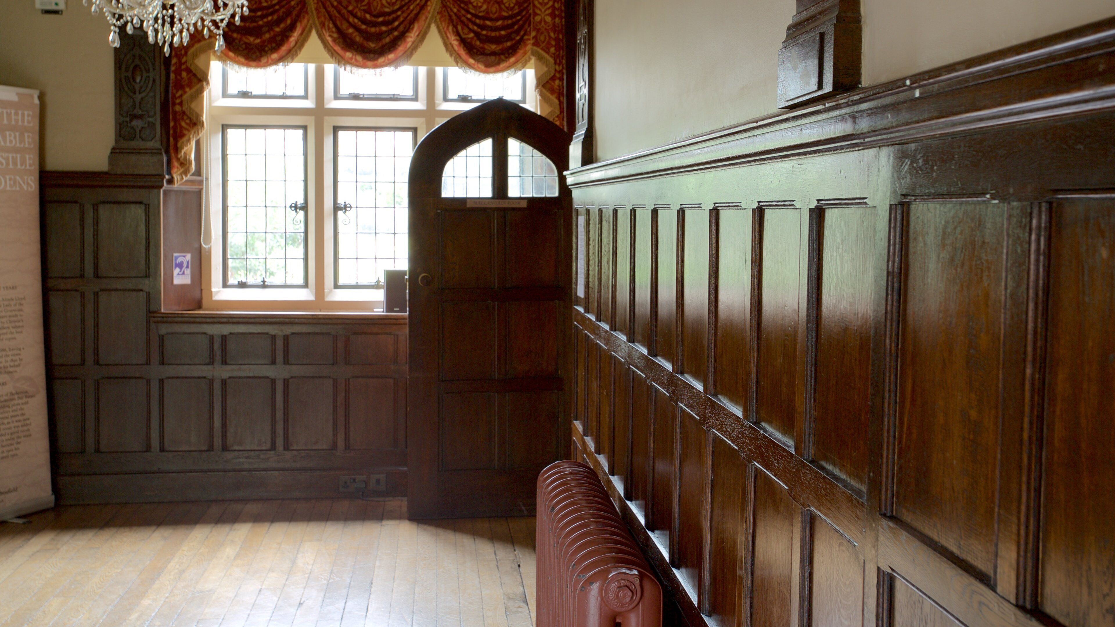 Whitstable Castle and Gardens showing heritage elements and interior views