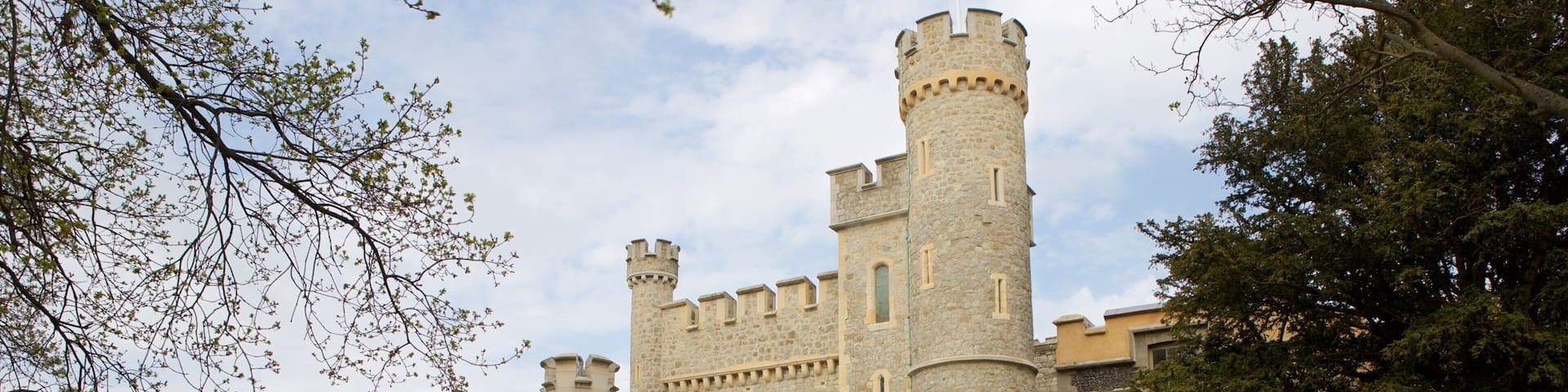 Whitstable Castle and Gardens mit einem historische Architektur, Geschichtliches und Palast oder Schloss