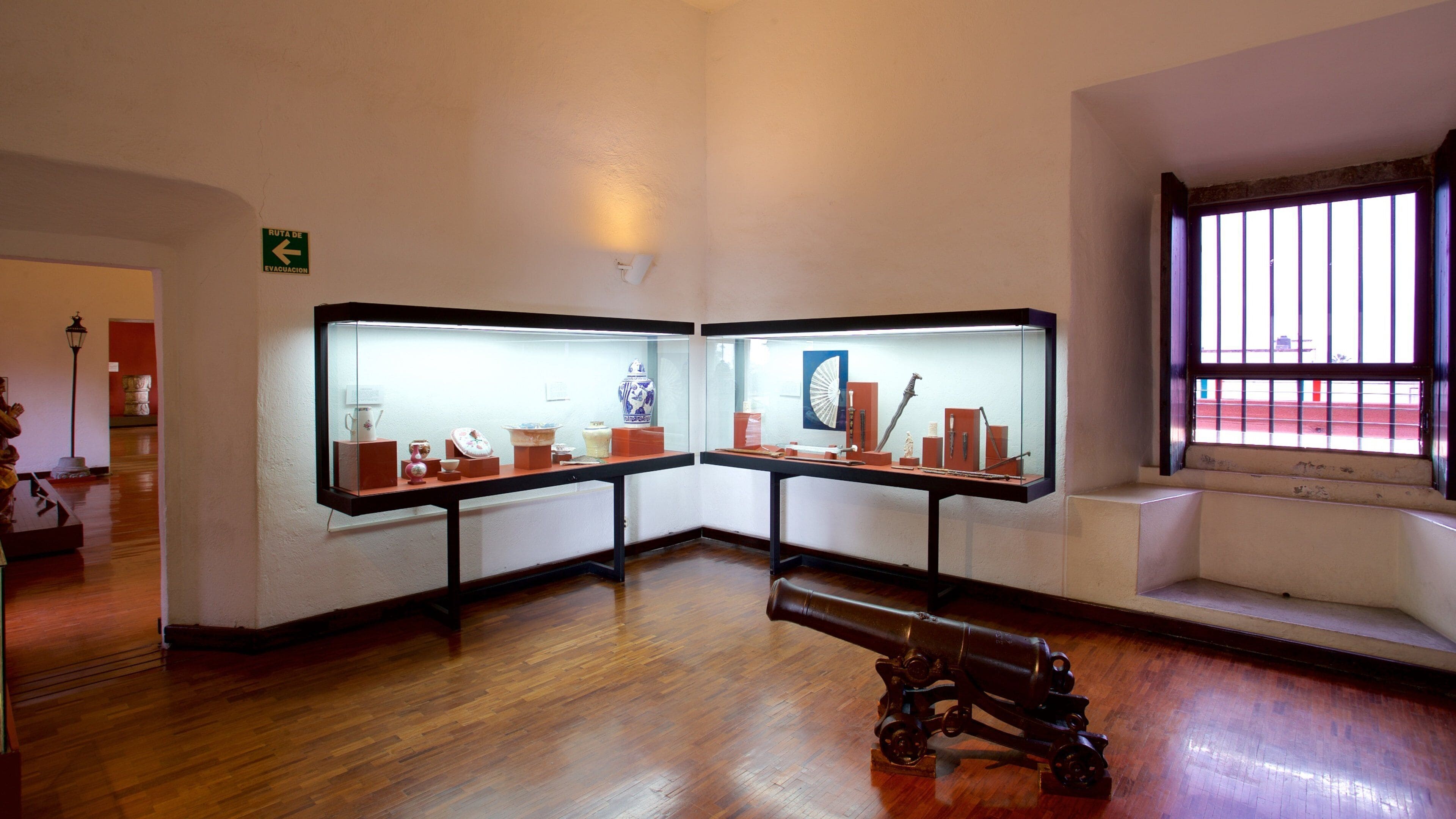 Palace of Cortes Museum featuring heritage elements and interior views