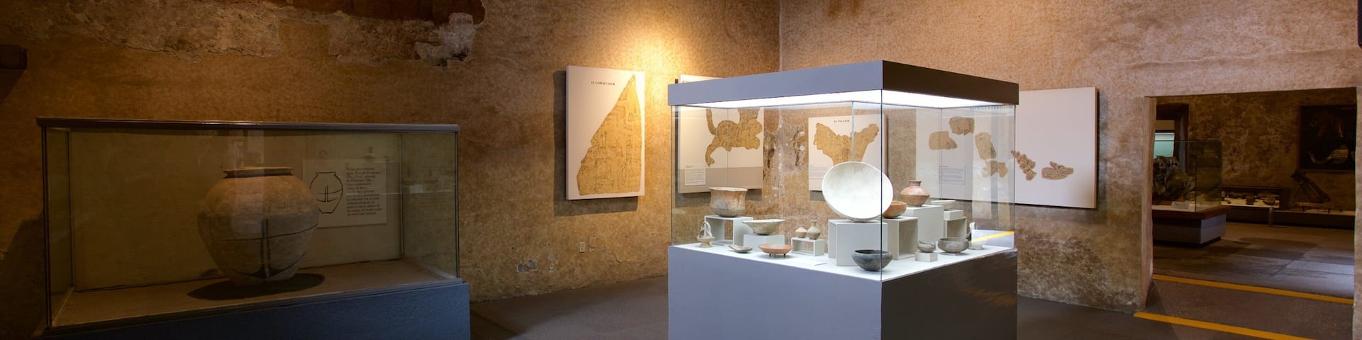 Palace of Cortes Museum which includes interior views