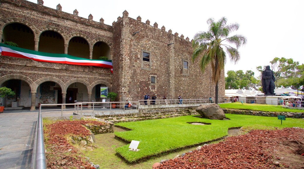 Palace of Cortes Museum which includes a garden and heritage elements