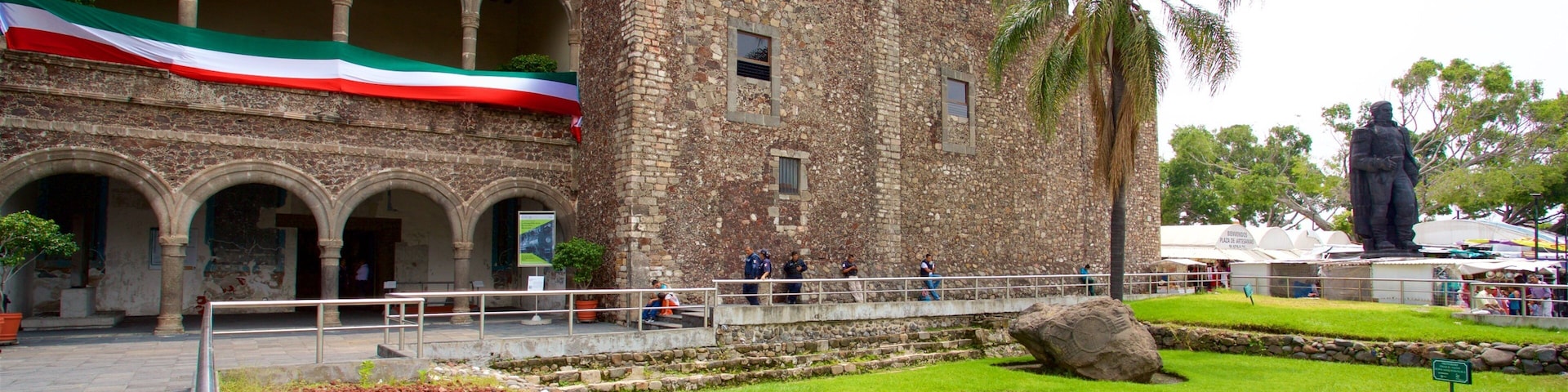 Palace of Cortes Museum which includes a garden and heritage elements