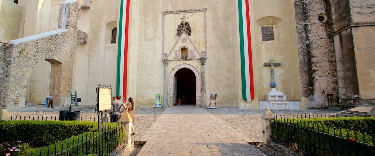 Cuernavaca Cathedral featuring heritage elements