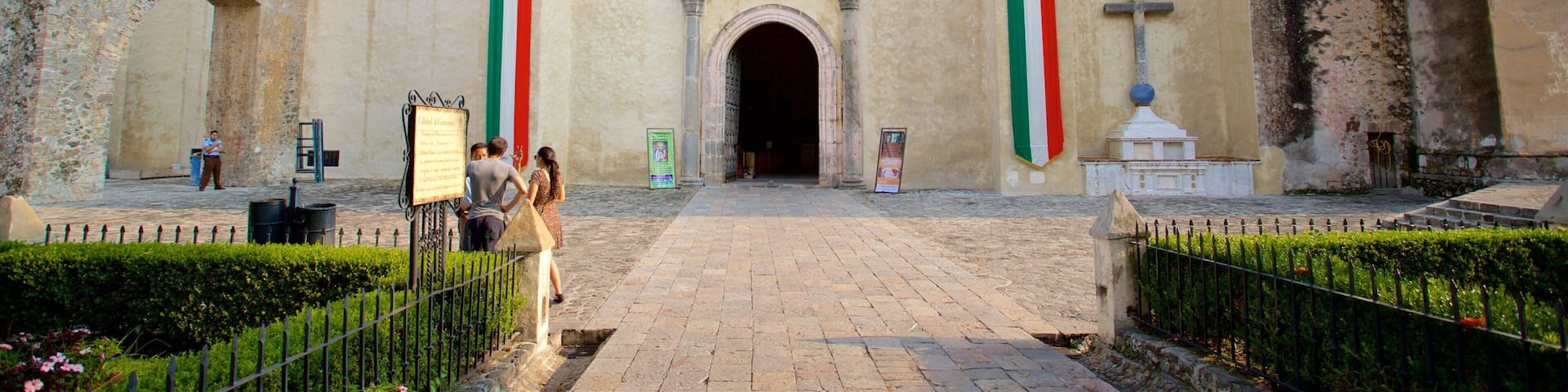 Cuernavaca Cathedral featuring heritage elements