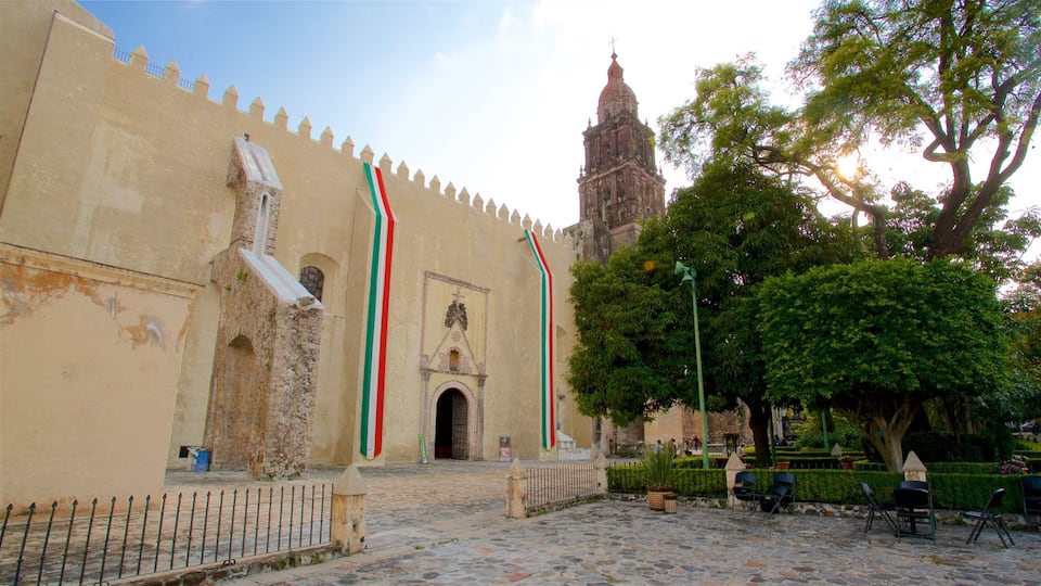 Cuernavaca Cathedral which includes heritage elements