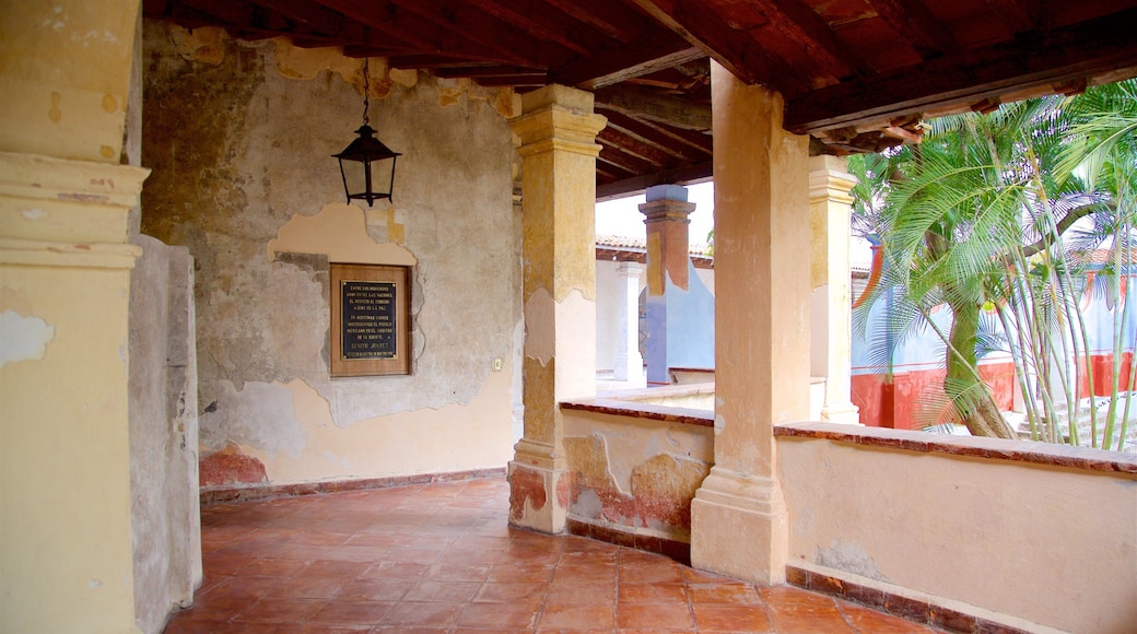 Jardín Borda ofreciendo elementos patrimoniales y vista interna
