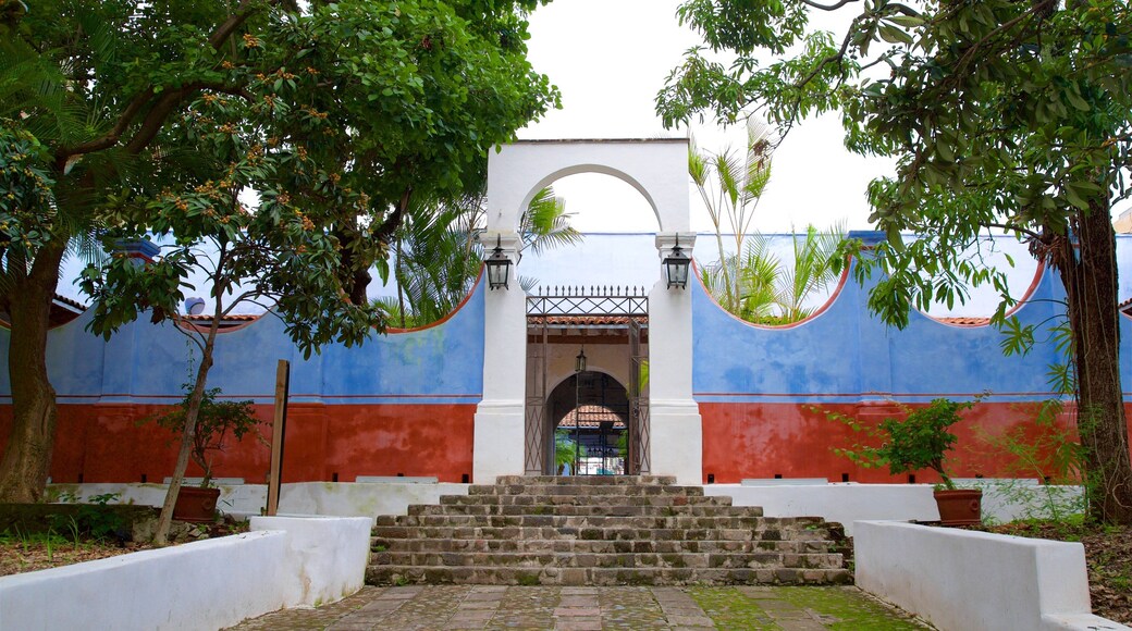 Jardín Borda que incluye elementos patrimoniales