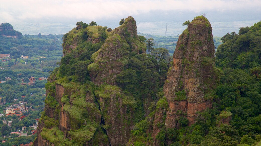 Tepozteco-pyramiden som viser landskap og rolig landskap
