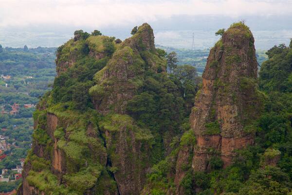 テポステコ ピラミッド フィーチャー 自然の風景 と 静かな風景