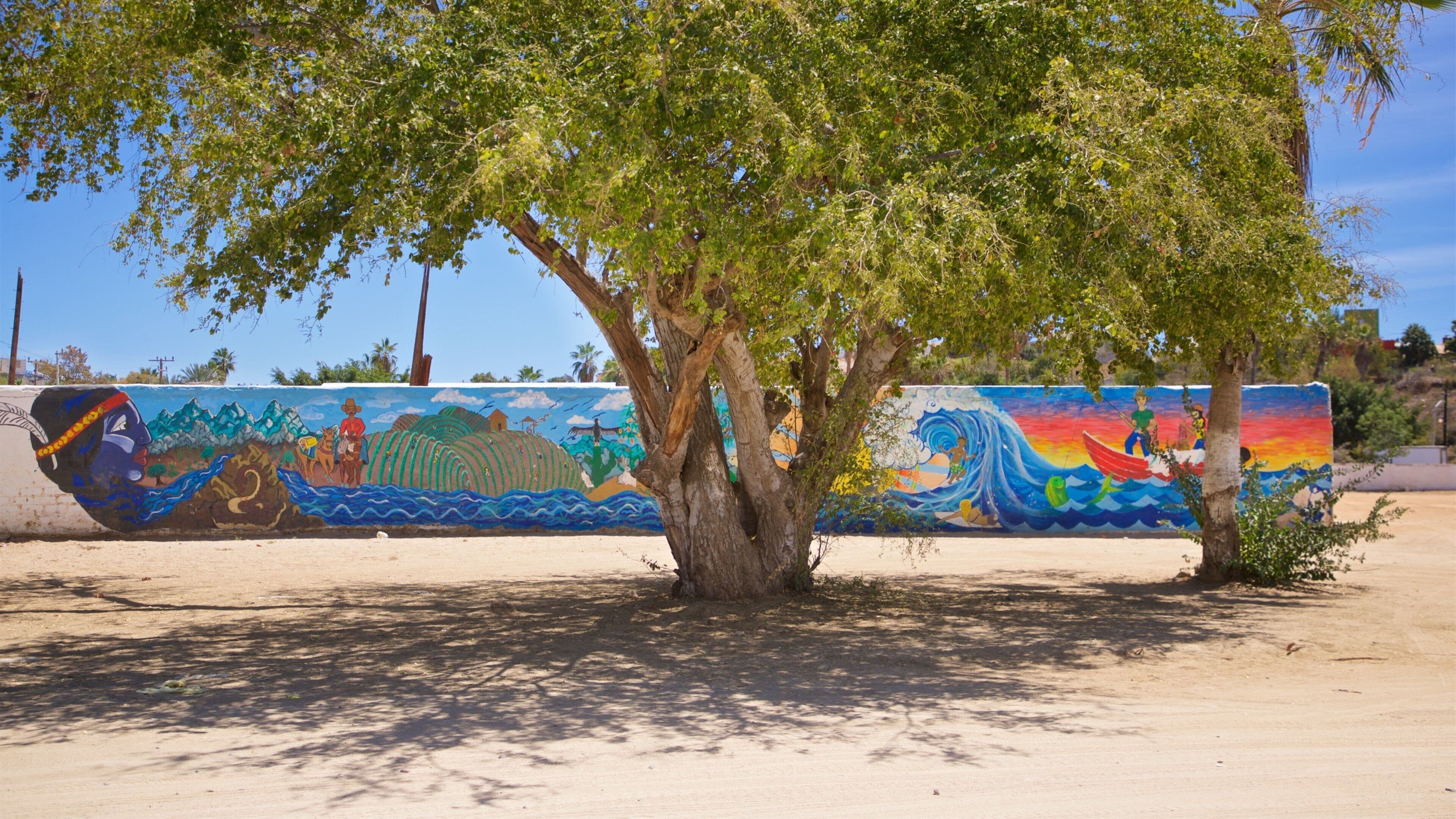 Los Cerritos Beach which includes outdoor art