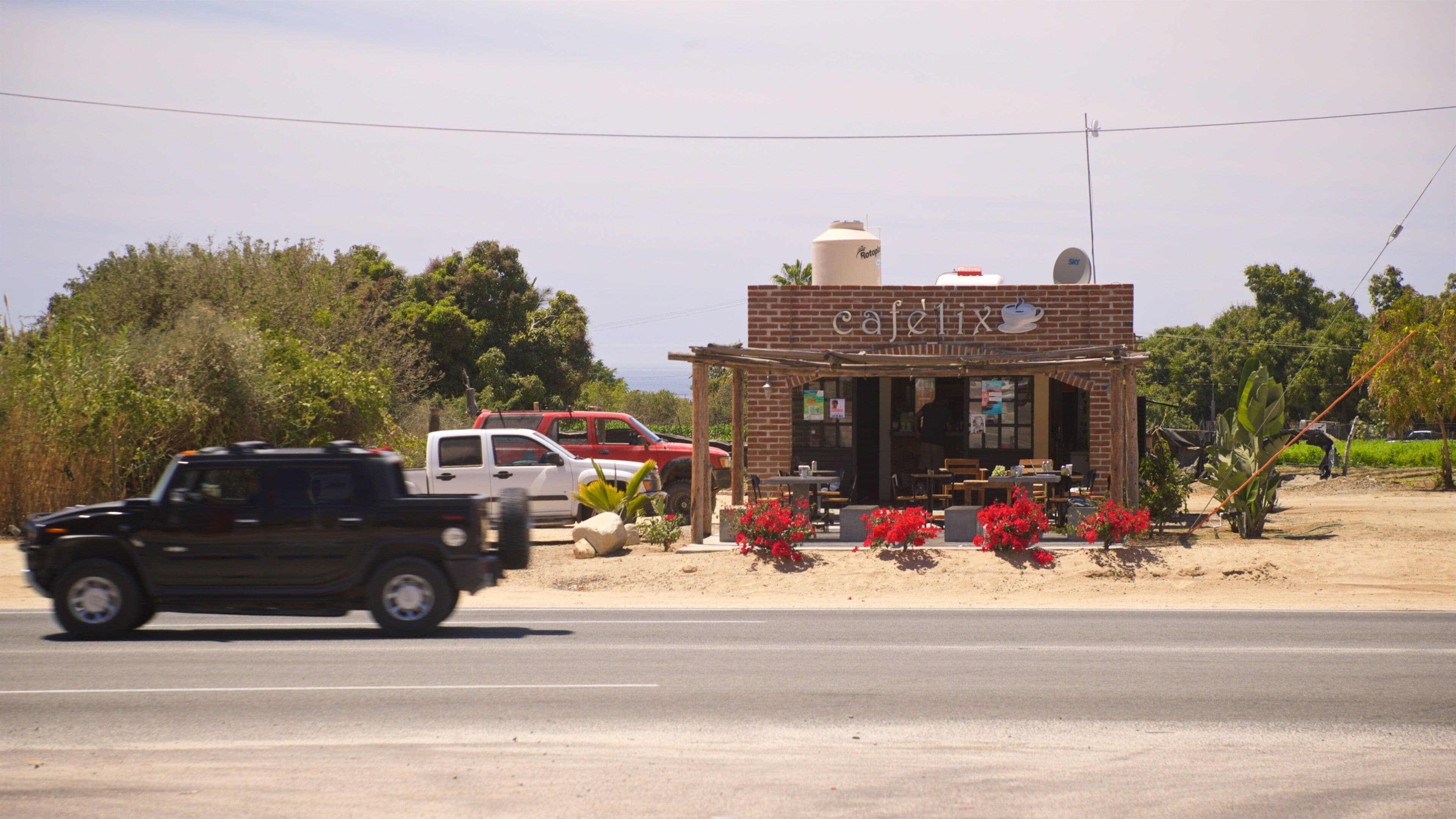 Los Cerritos Beach which includes a small town or village