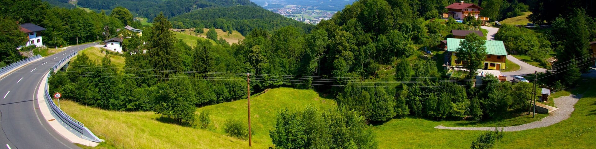 Golling Falls which includes landscape views