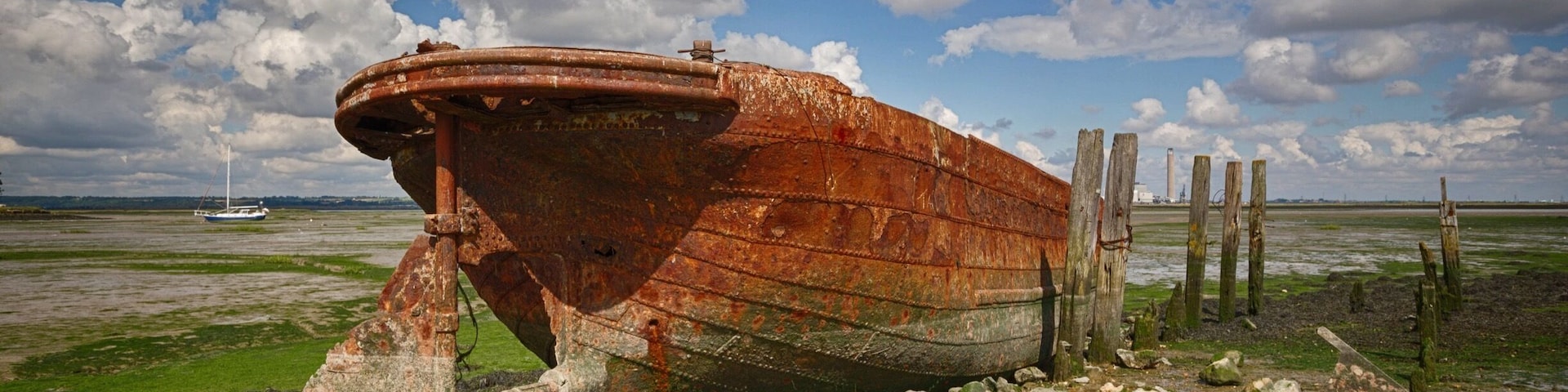 The rusting hulk of this old boat sits at the edge of the peninsula walk at the Country Park. Part of the parks 247 acres, there are some amazing sights to see from wildlife to the remains of many boats dotted along the shoreline.
With plenty of parking and a cafe at the parks entrance I would recommend this for a leisurely stroll. Or to see more it makes a great bike ride.
#Beachbound #Abandoned
