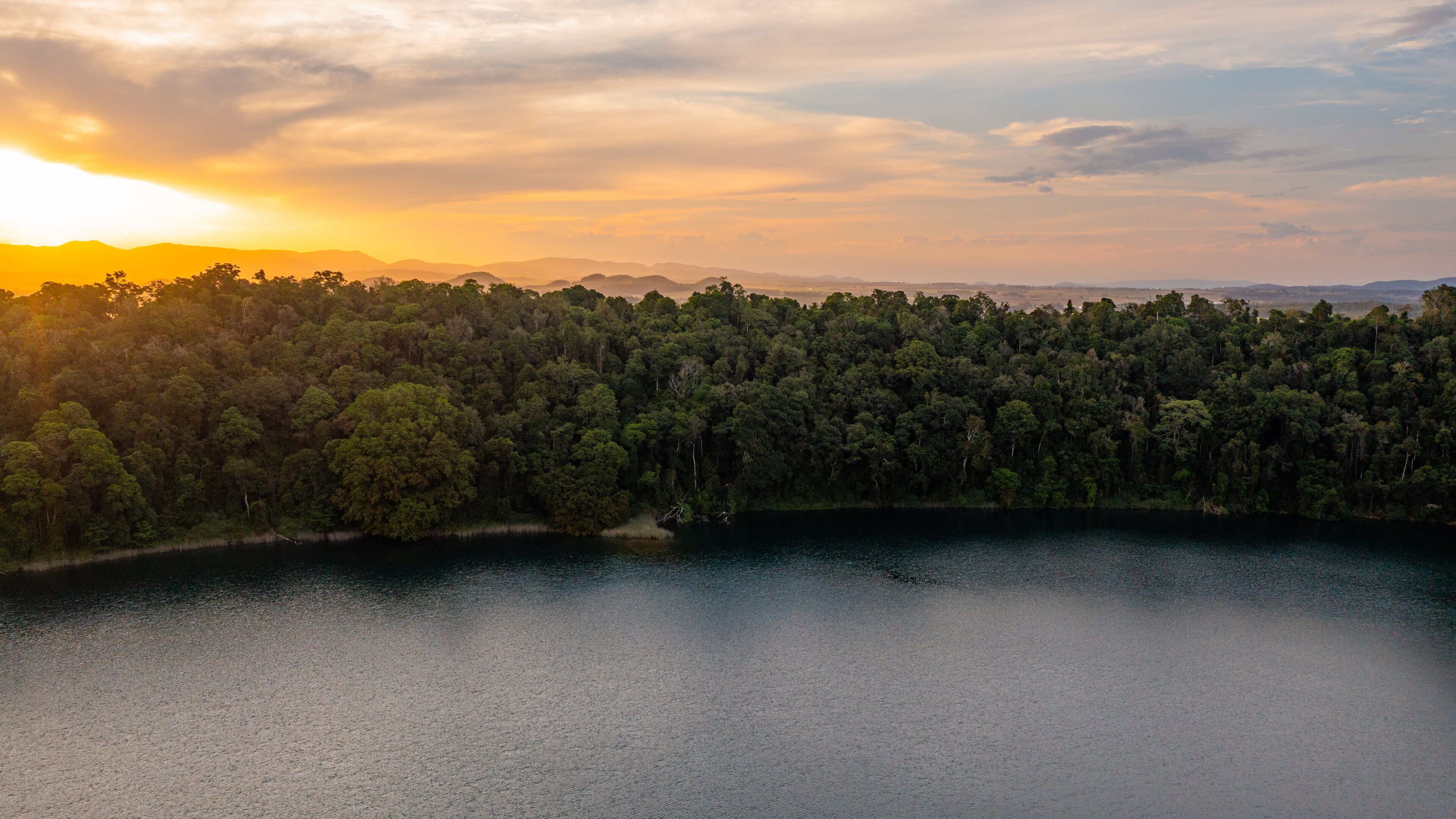 Crater Lakes National Park showing a sunset, landscape views and general coastal views