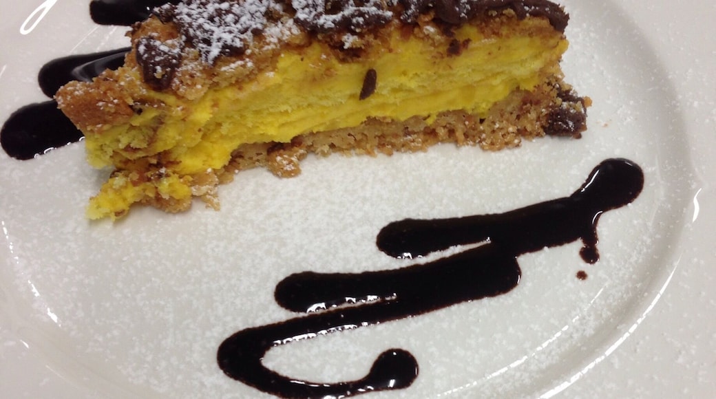 Pazientina : it is a traditional cake of Padua. Zabaione' cream, sponge pastry and cioccolate are some ingredients of this excellent dessert. #collieuganei #italy #padova #trattoriaMonticello #lunchtime #restaurant