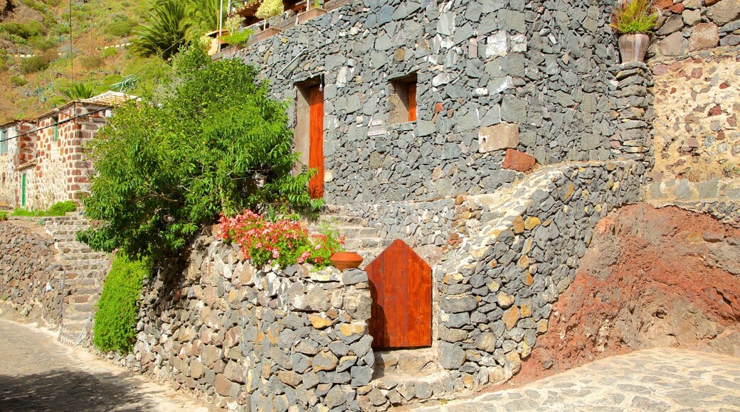 Masca showing a house