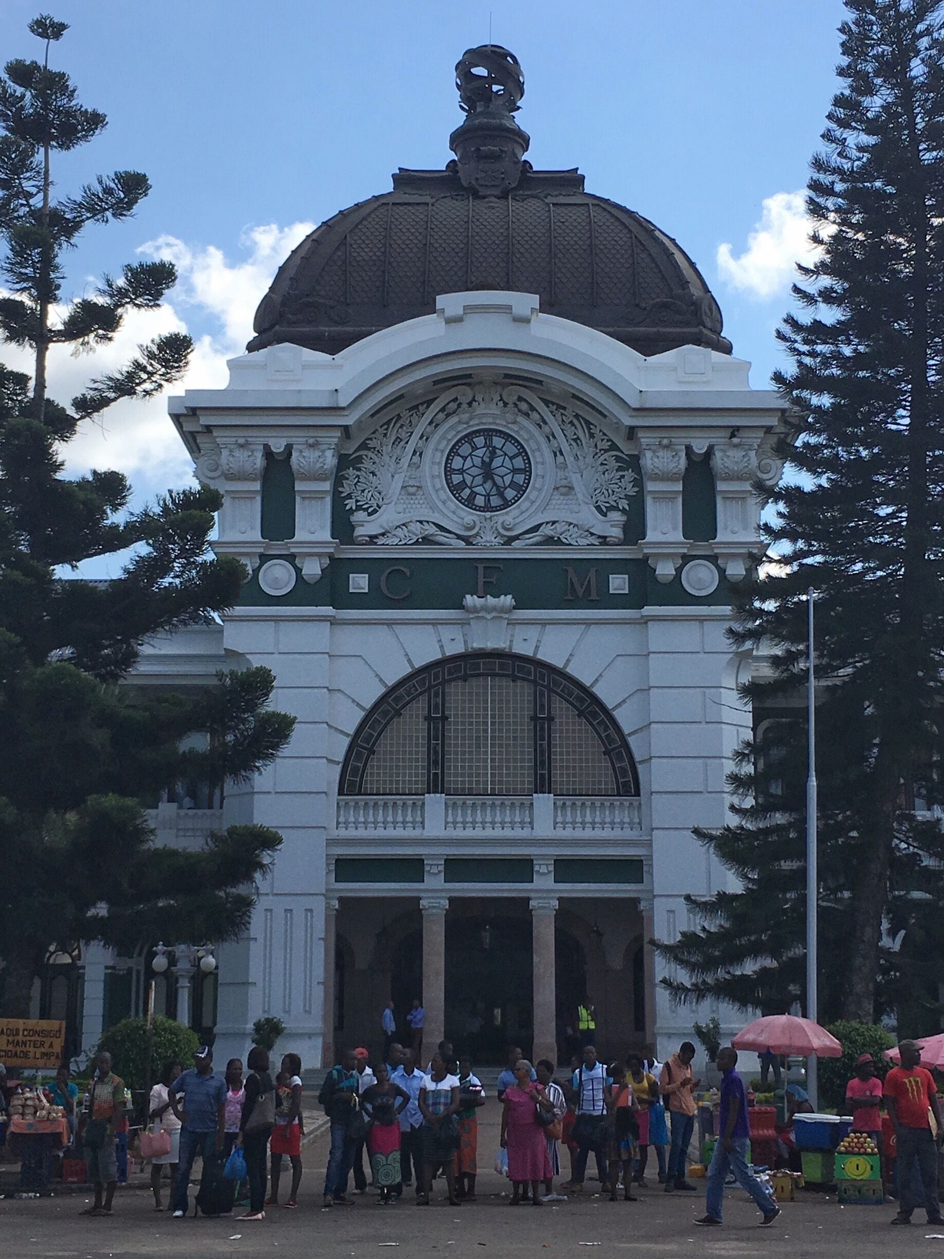 Built in 1912 (with a dome designed by Gustave Eiffel), the CFM #Railway #Station (Caminhos de Ferro de Moçambique), is still considered as one of the most beautiful #train stations in the world! On our days, apart from a #trainstation it's as well a well known cultural space. #instatraveling #traveltheworld #travelphotography #travel #instatravel #traveler #travelgram #traveling #architecture #africa #maputo #mozambique #building #instagrammers #igers #instatag #urban #instagram #picture #photography #city 