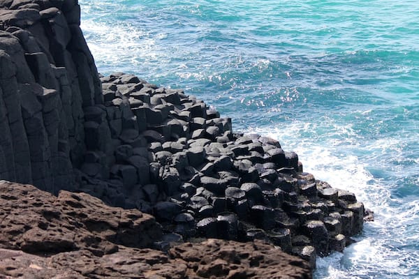Fingal Lighthouse featuring rocky coastline