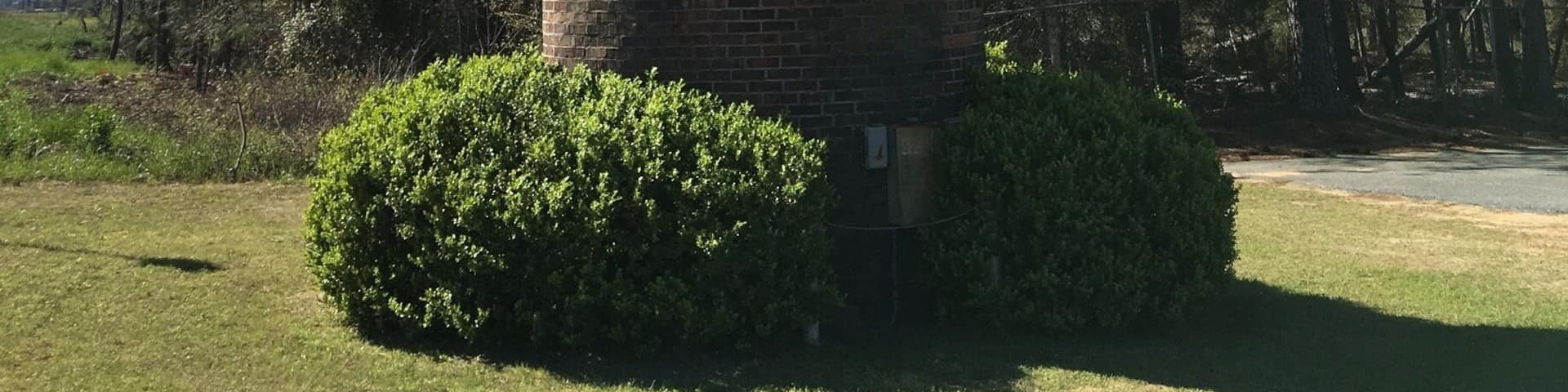 Had to stop for this one! 😂🥜 right off of 75 you can visit the sausage store next to the peanut!