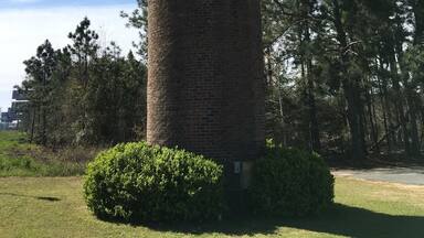 Had to stop for this one! 😂🥜 right off of 75 you can visit the sausage store next to the peanut!