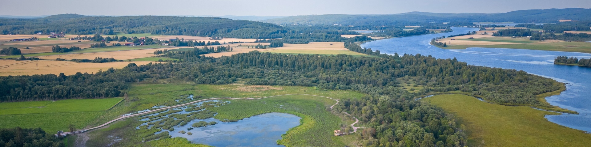 The municipal nature reserve Stadssjön is a green oasis in Hedemora