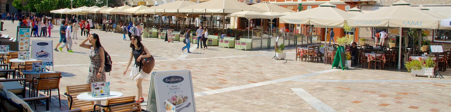 Plateia Syntagmato das einen historische Architektur, Platz oder Plaza und Straßenszenen