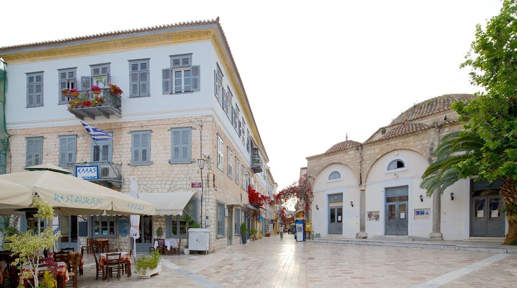 Place de la Constitution mettant en vedette patrimoine architectural et square ou place