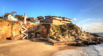 Blue sky over the coastline of One Thousand Steps Beach with tidal pools and cliffs in Laguna Beach, California, USA