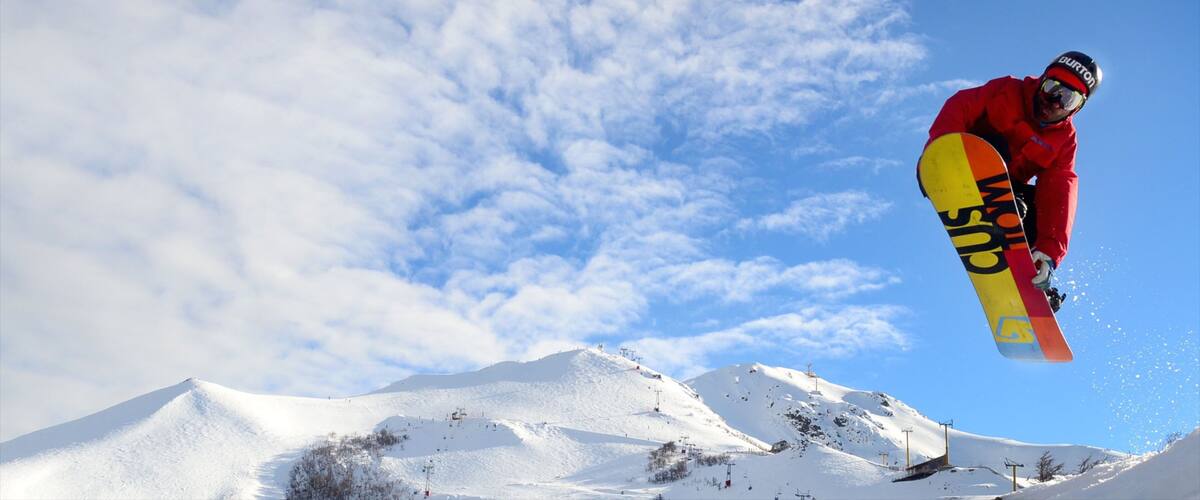 Cerro Bayo showing snow and snowboarding