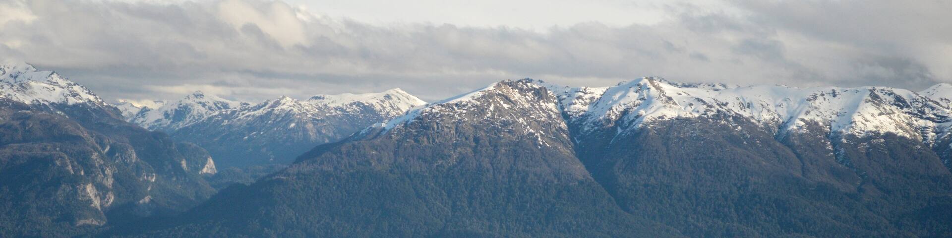 Cerro Bayo showing mountains, a lake or waterhole and snow