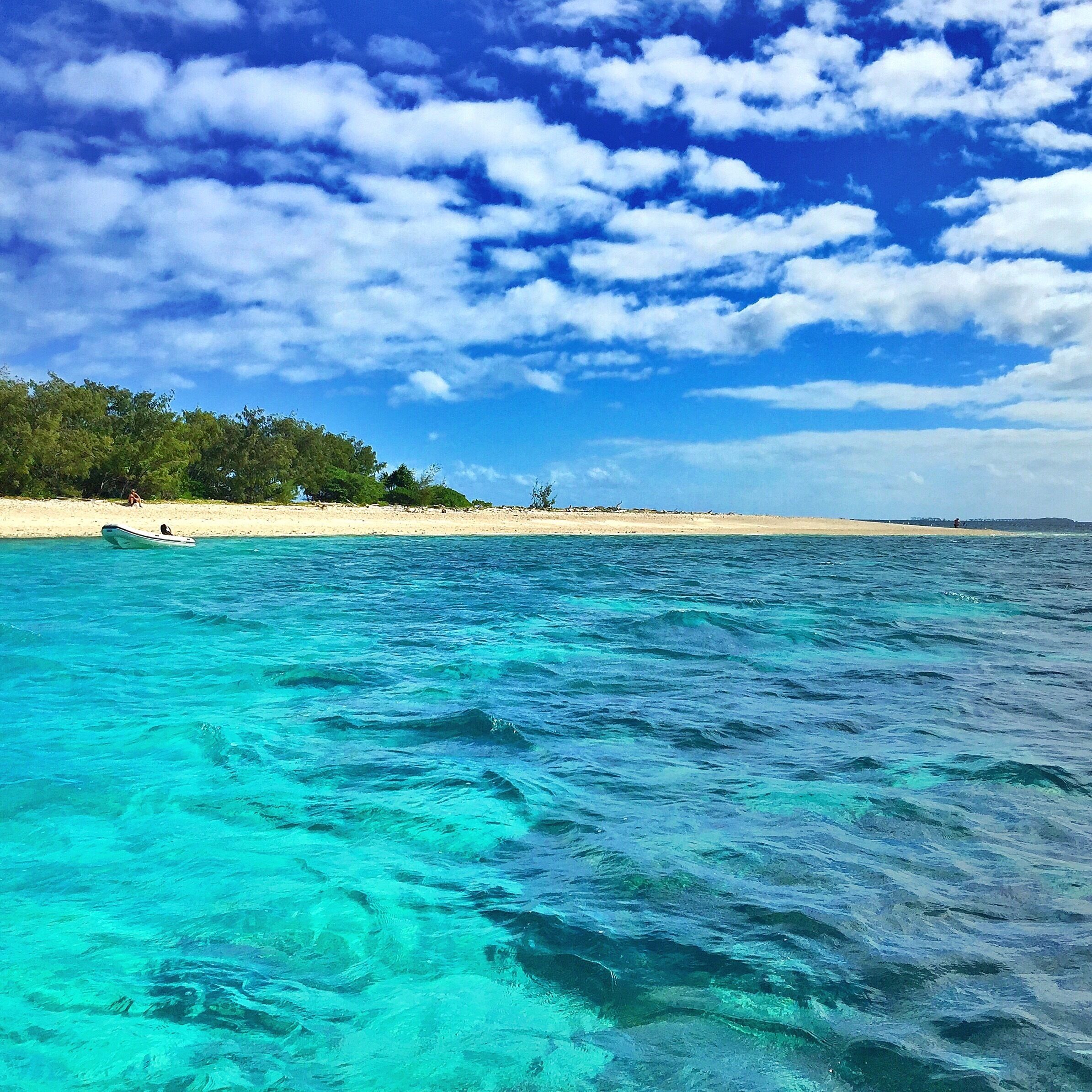 Welcome to Paradise! ☀️🌴 Population: Us 😀
Love getting over to Lady Musgrave Island, nothing better than a day on the @southerngreatbarrierreef surrounded by thousands of fish, crystal clear water and a few friendly turtles! ☀️🐠🐟🐢🌴😀
#visitgladstone #southerngreatbarrierreef #thisisqueensland #seeaustralia @gladstoneregion 