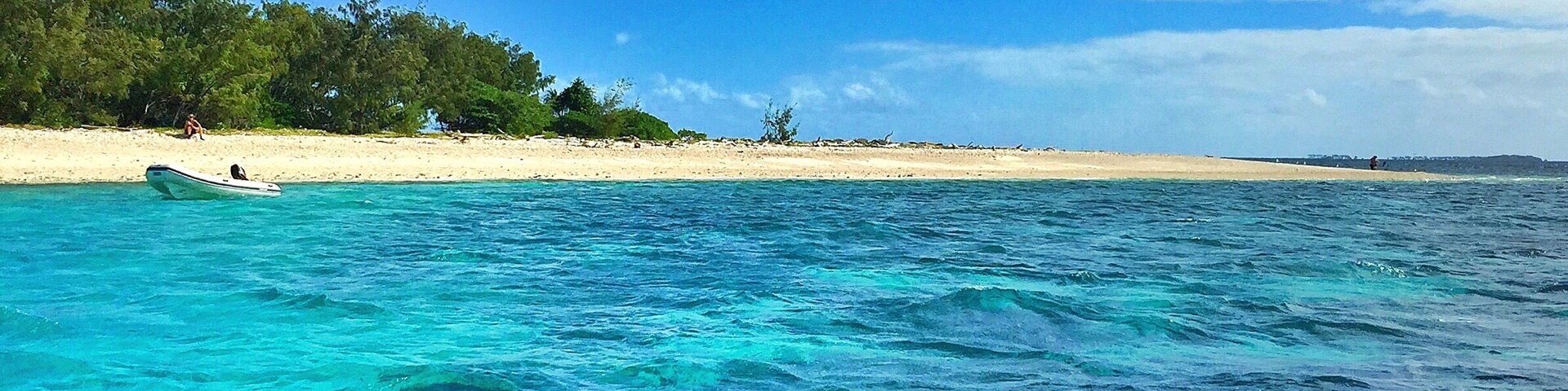 Welcome to Paradise! ☀️🌴 Population: Us 😀
Love getting over to Lady Musgrave Island, nothing better than a day on the @southerngreatbarrierreef surrounded by thousands of fish, crystal clear water and a few friendly turtles! ☀️🐠🐟🐢🌴😀
#visitgladstone #southerngreatbarrierreef #thisisqueensland #seeaustralia @gladstoneregion