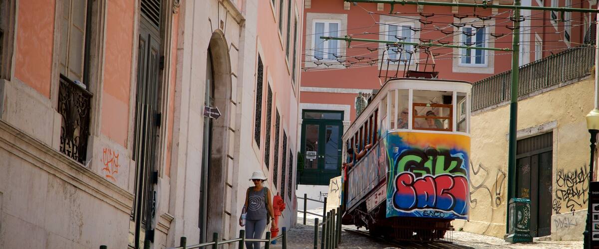 Ascensor da Gloria inclusief spoorwegen, straten en kunst in de open lucht