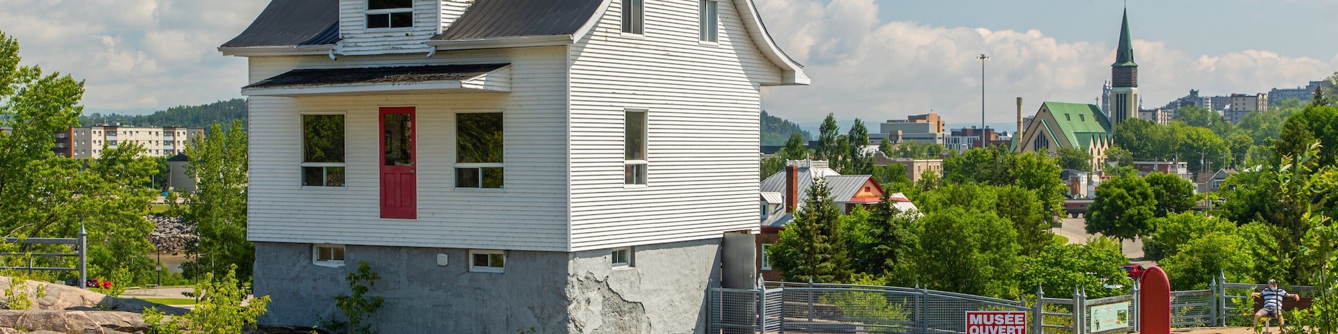 Petite Maison Blanche Museum showing a small town or village and a river or creek