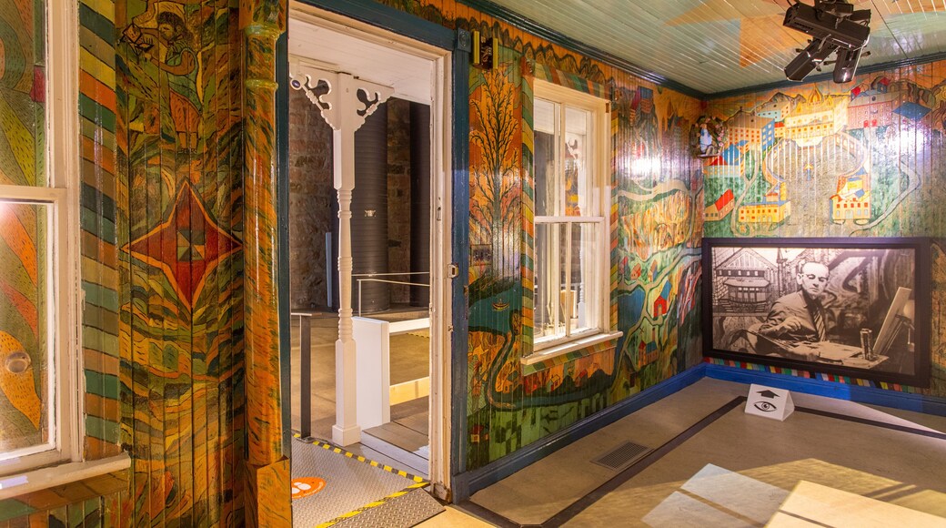 Pulperie de Chicoutimi Regional Museum featuring interior views and art