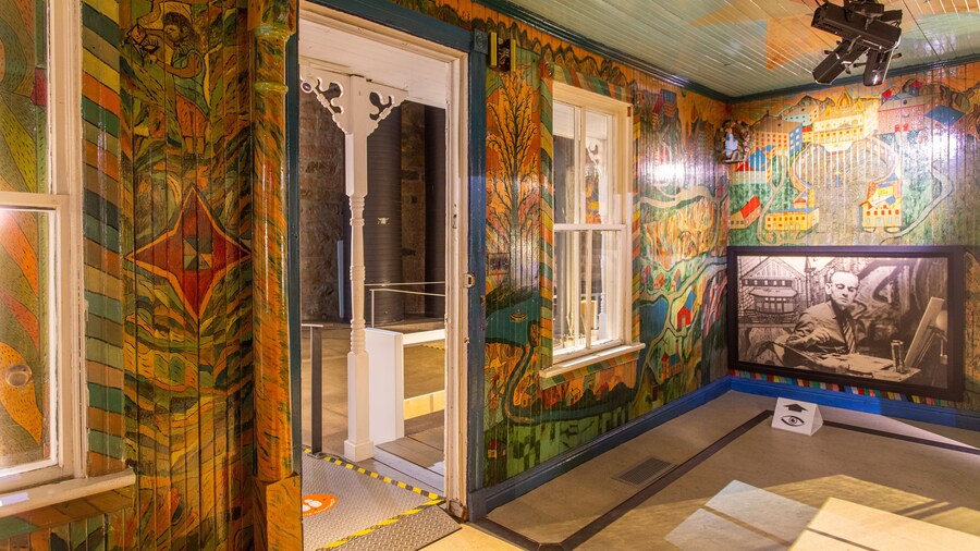 Pulperie de Chicoutimi Regional Museum featuring interior views and art